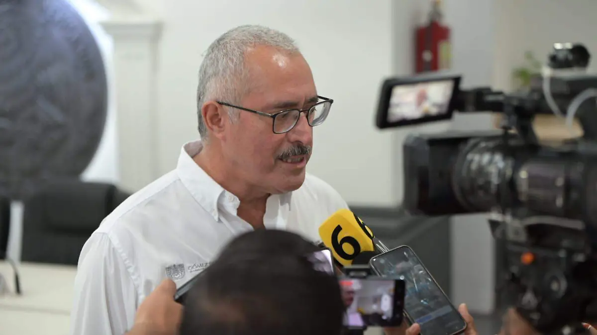 director general del SIDEAPA, Fernando Uc Nájera,