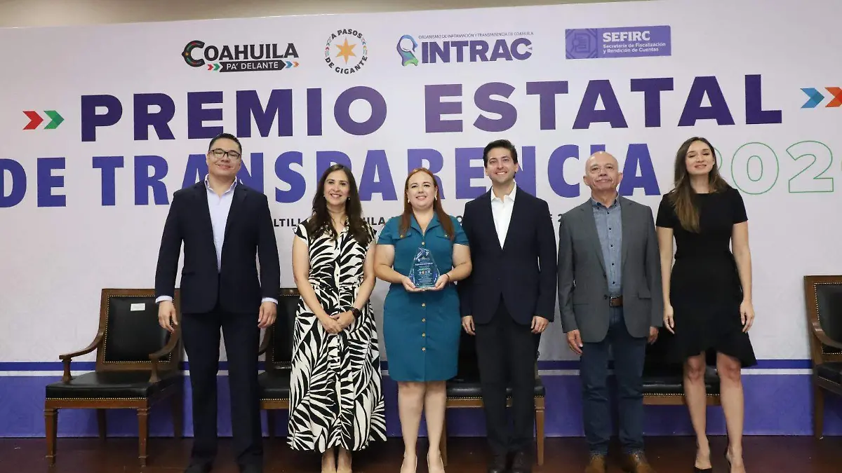 Entregan reconocimientos a instituciones que cumplieron con excelencia el cumplimiento de sus obligaciones en materia de transparencia