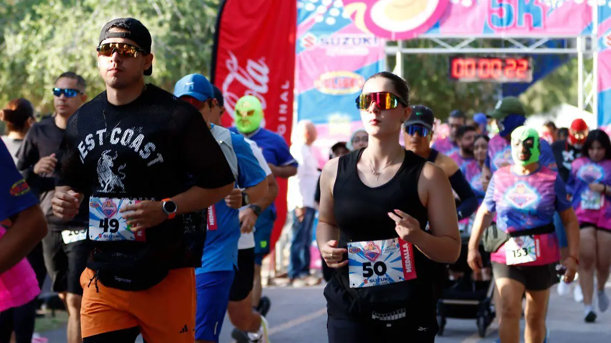 Promueven el atletismo recreativo en Torreón con carrera temática de la lucha libre