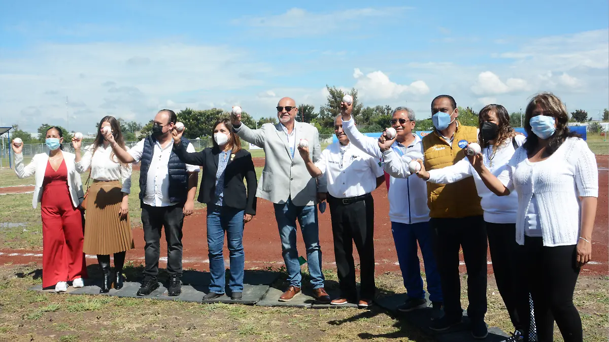 Entregan-campo-de-beisbol
