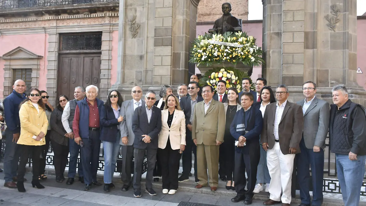 ARQUITECTOS (9)