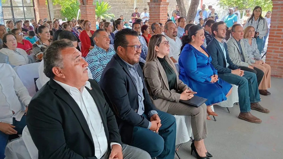 Entre-los-invitados