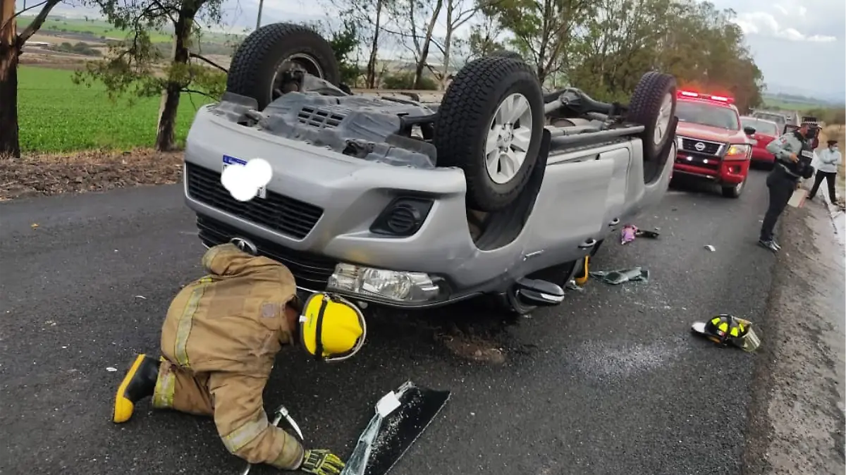 Volcadura-en-carretera
