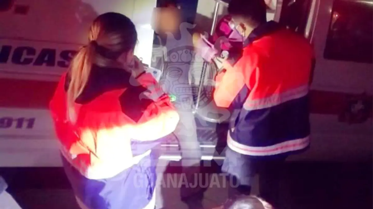 Borracho cae al canal