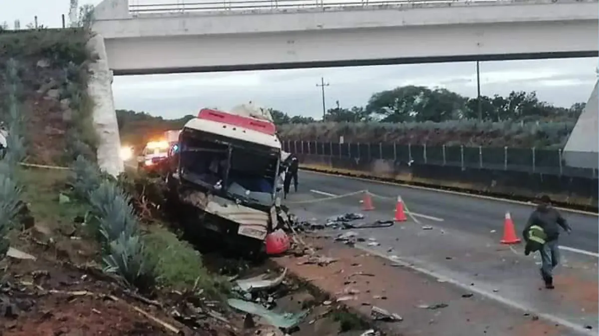 Mueren-seis-guanajuatenses-en-accidente