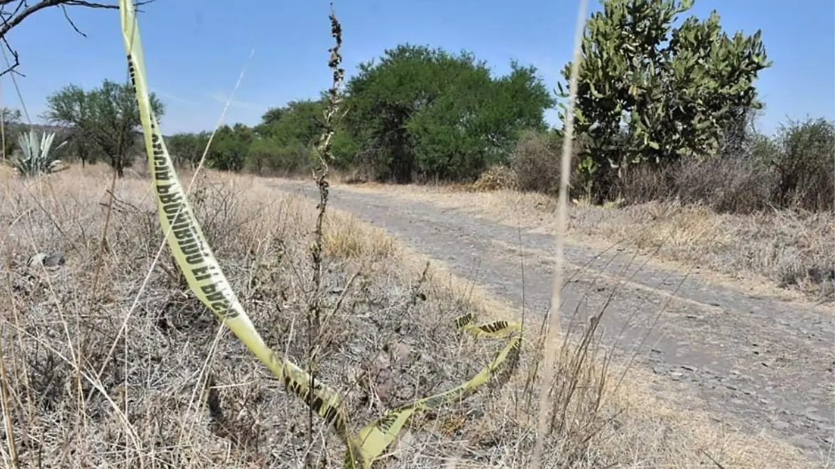 Encuentra-mujer-sin-vida-en-terracería
