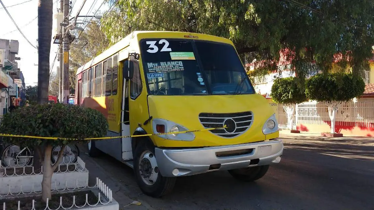 el chofer murio arriba del camion de pasajeros