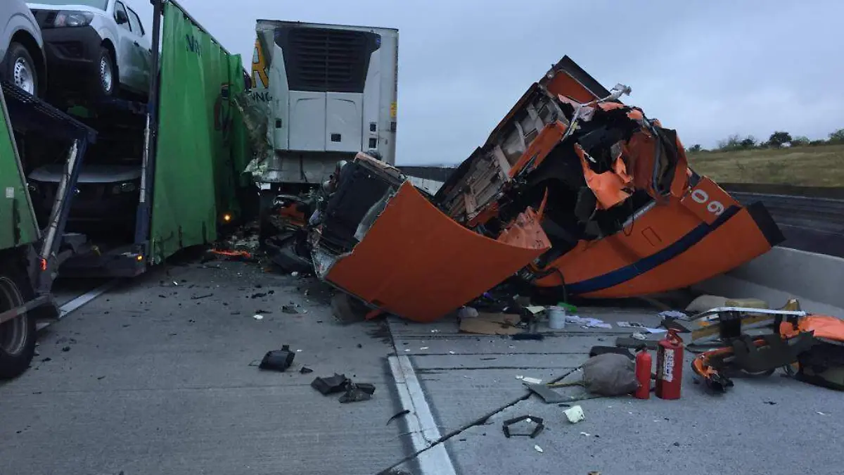 los dos vehiculos presentaron daños