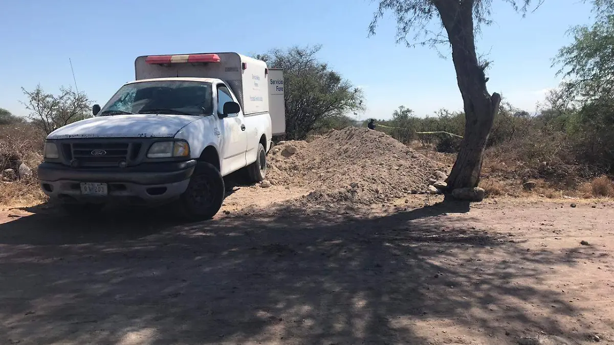 el cadaver fue bejado y levantado por el servicio medico  forense 1