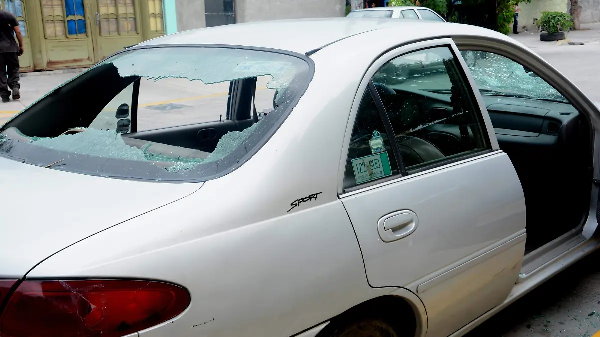 2 autos golpeados (5) ok