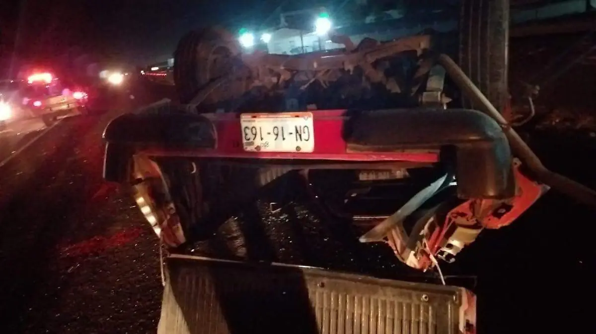 la camioneta quedo volcada