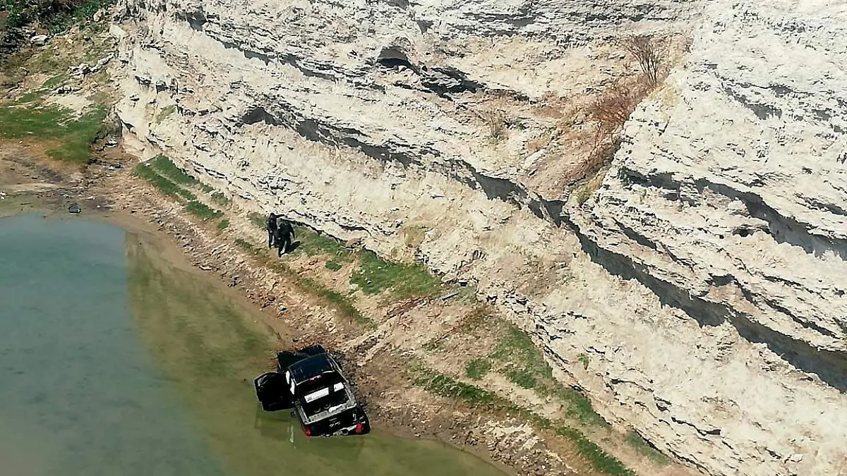 la camioneta estaba dentro dle socavon 1 ok