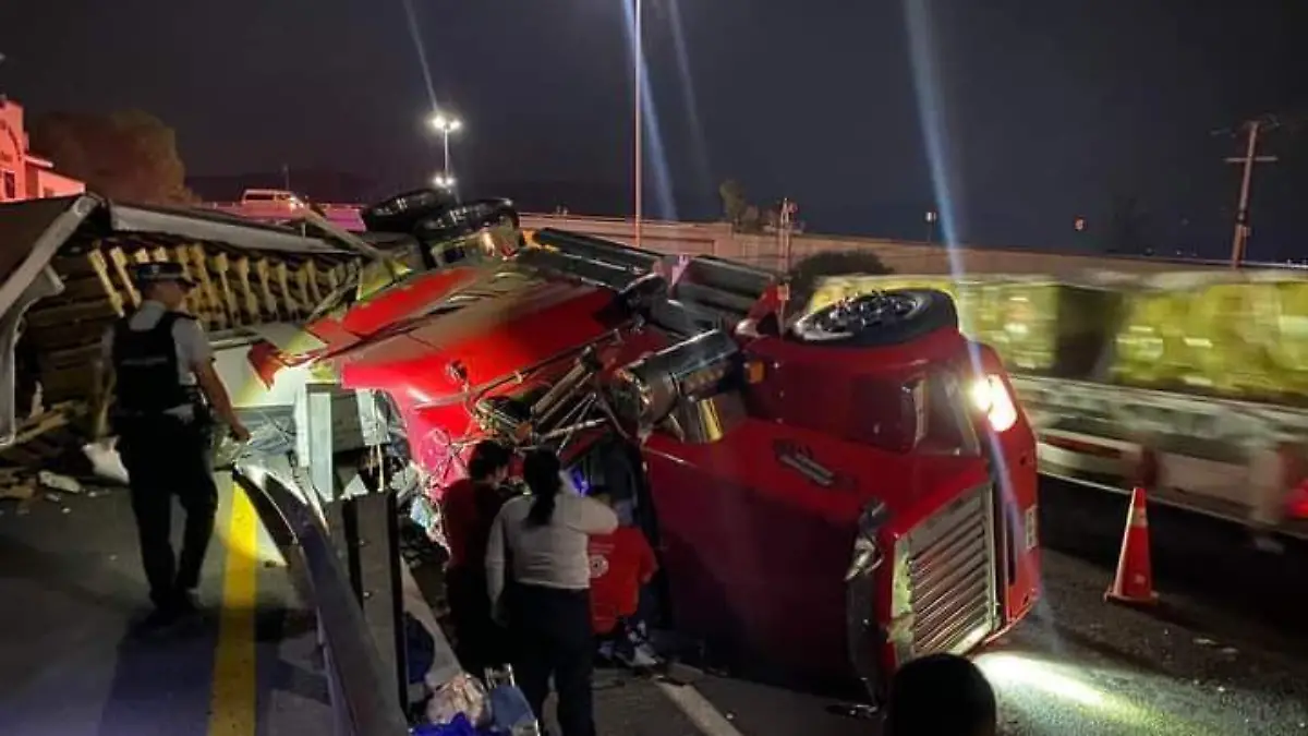 trailer-volcado-apaseo-alto-1