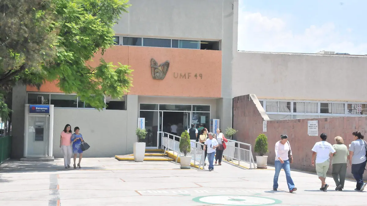 en el imss el joven recibe atenion