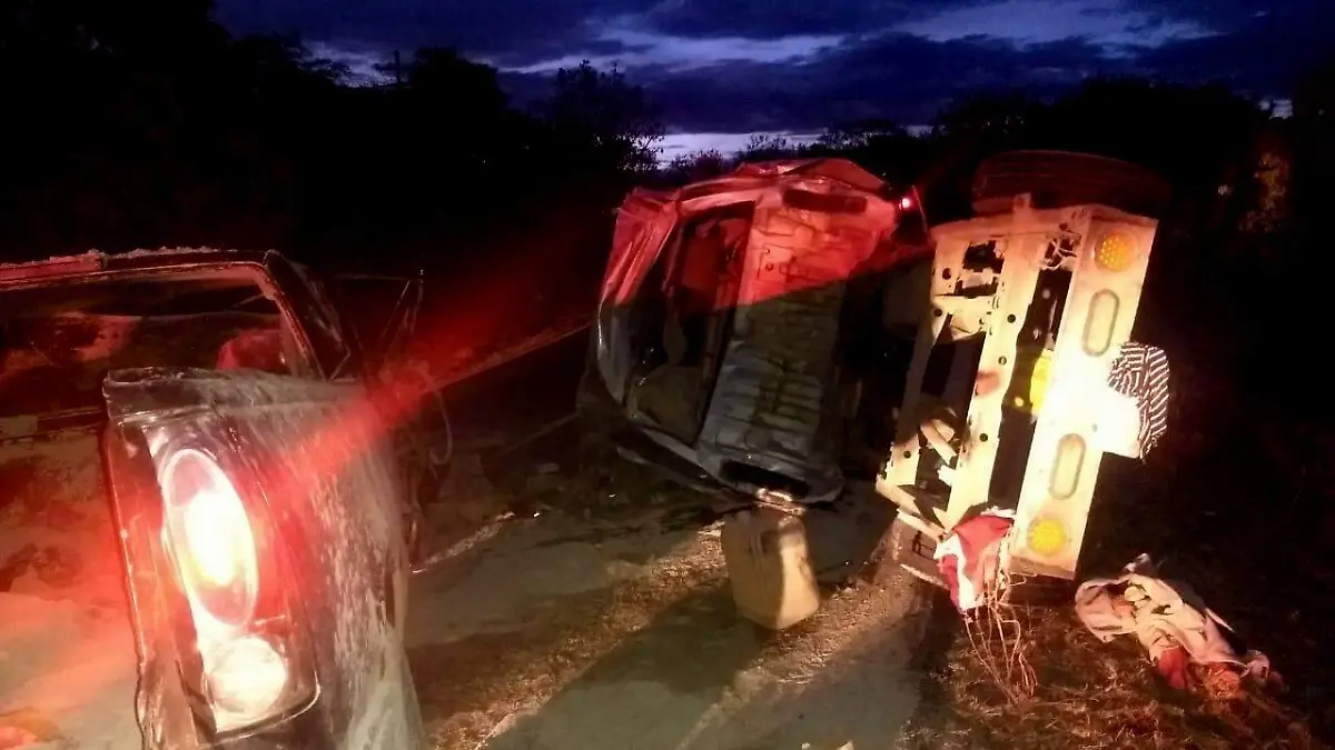 ambas camionetas quedaroin destrozadas ok