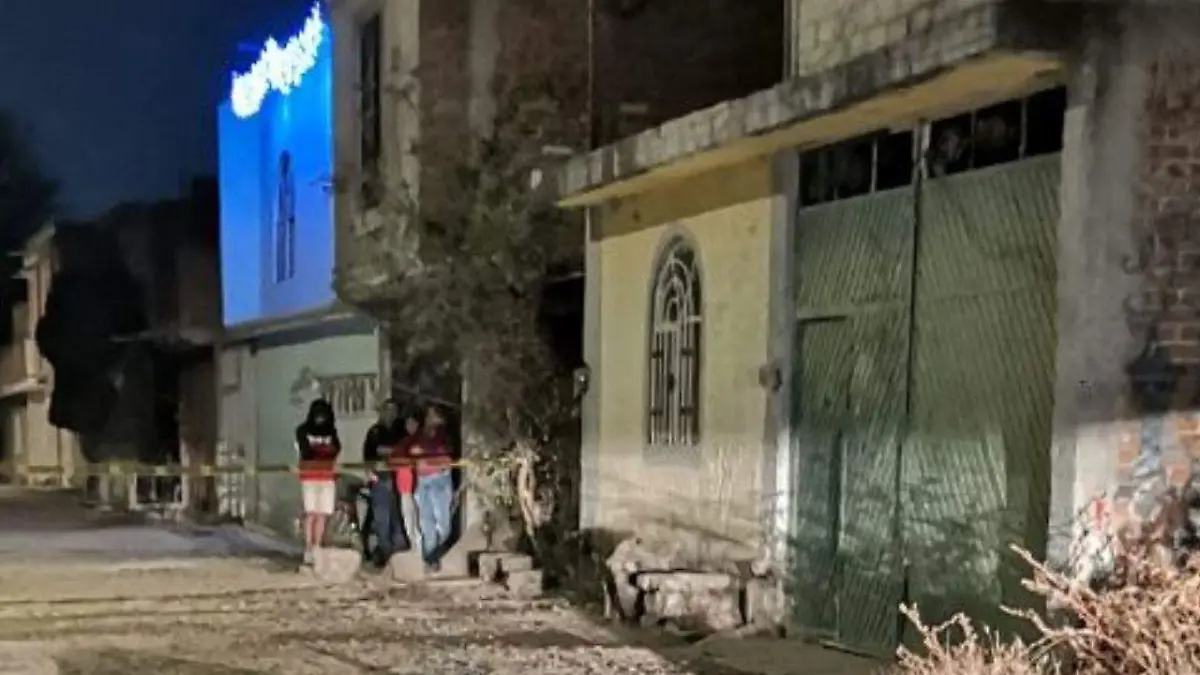 el cadaver quedo frente a un domicilio