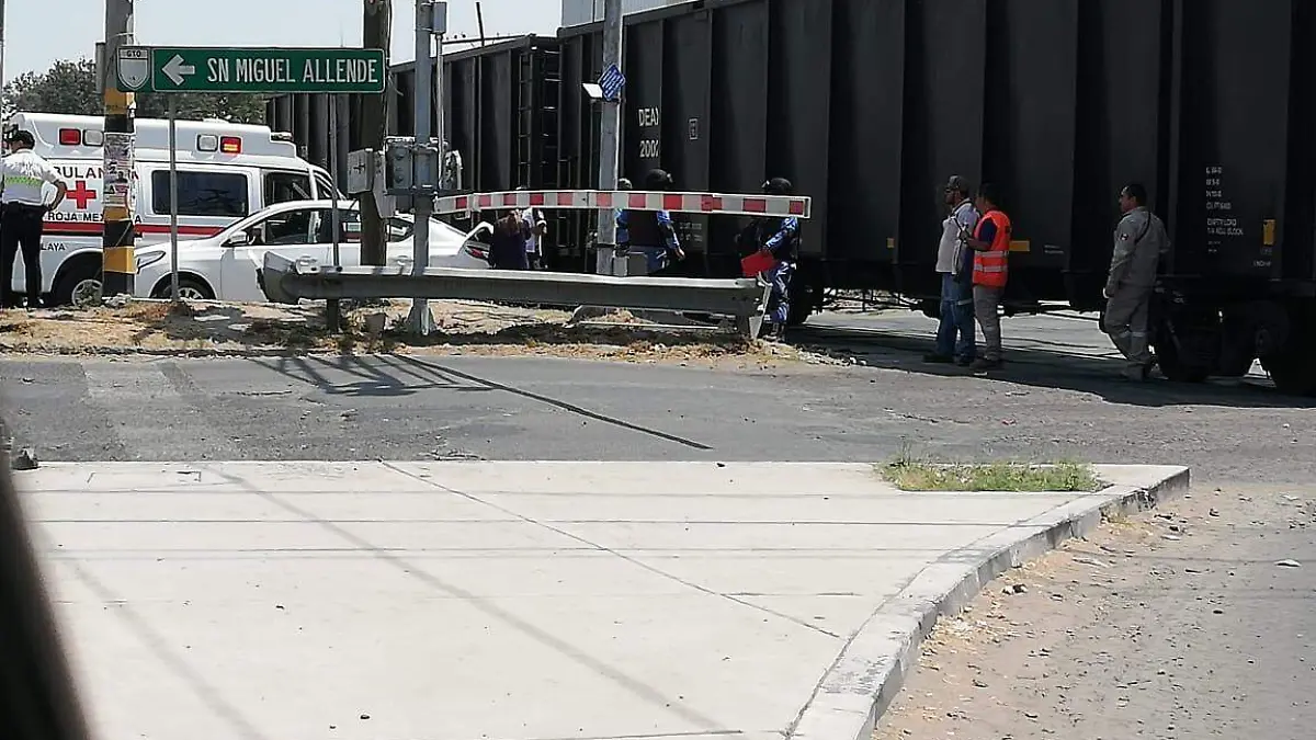 el vehiculo  solo tenia un golpe atras