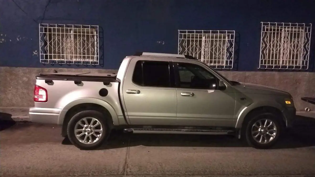 la cam,ioenta fue recupera por los policias