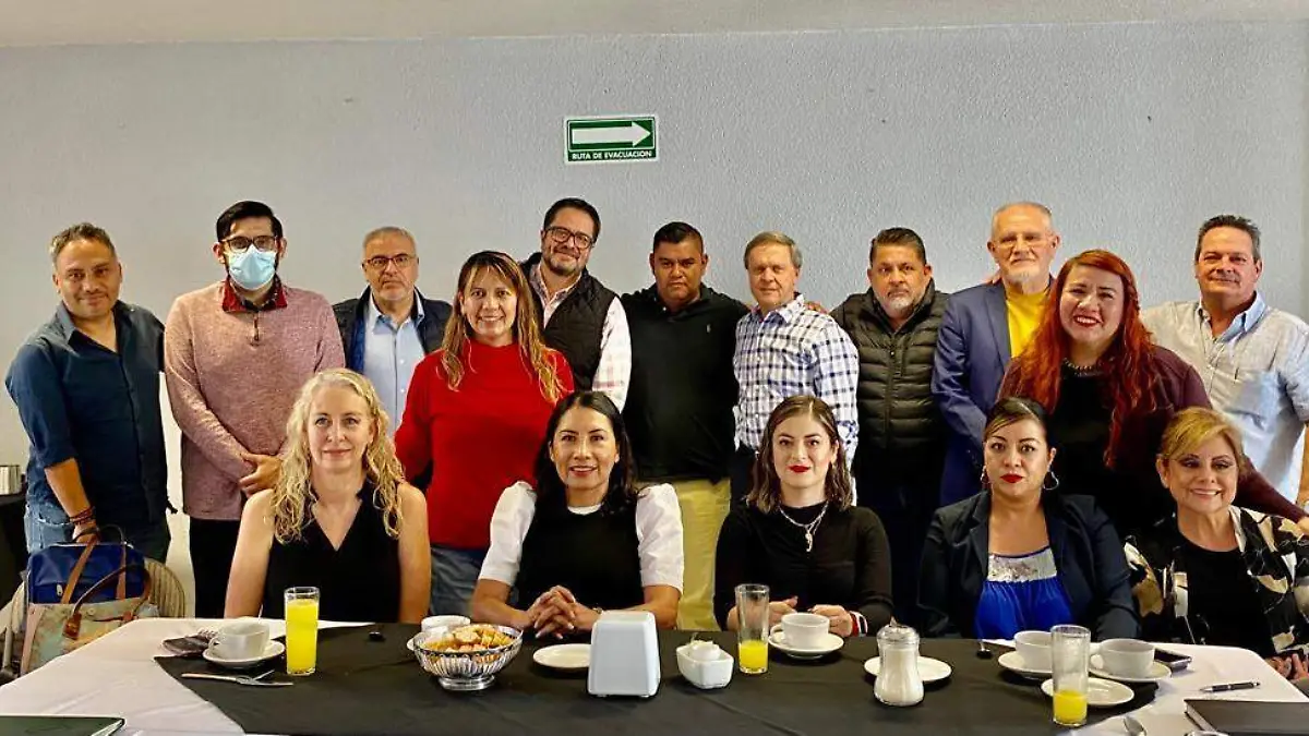 Se-reúnen-integrantes