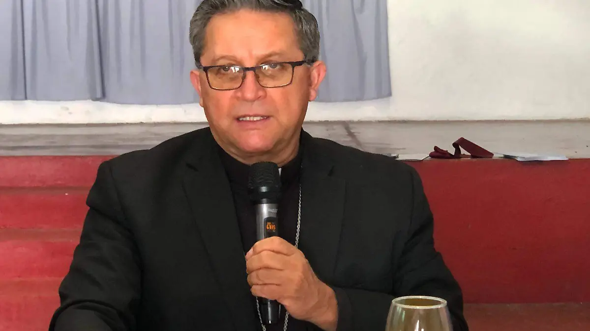 Obispo Víctor Aguilar ok