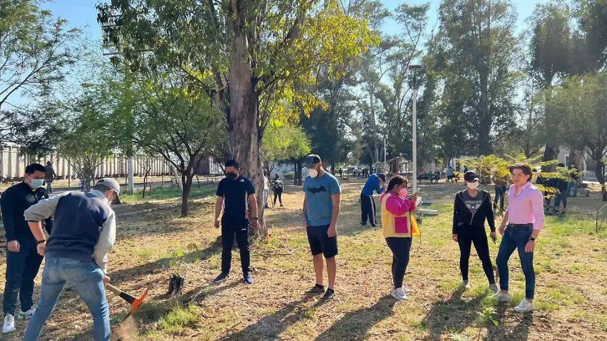 La-agrupación-Leader 