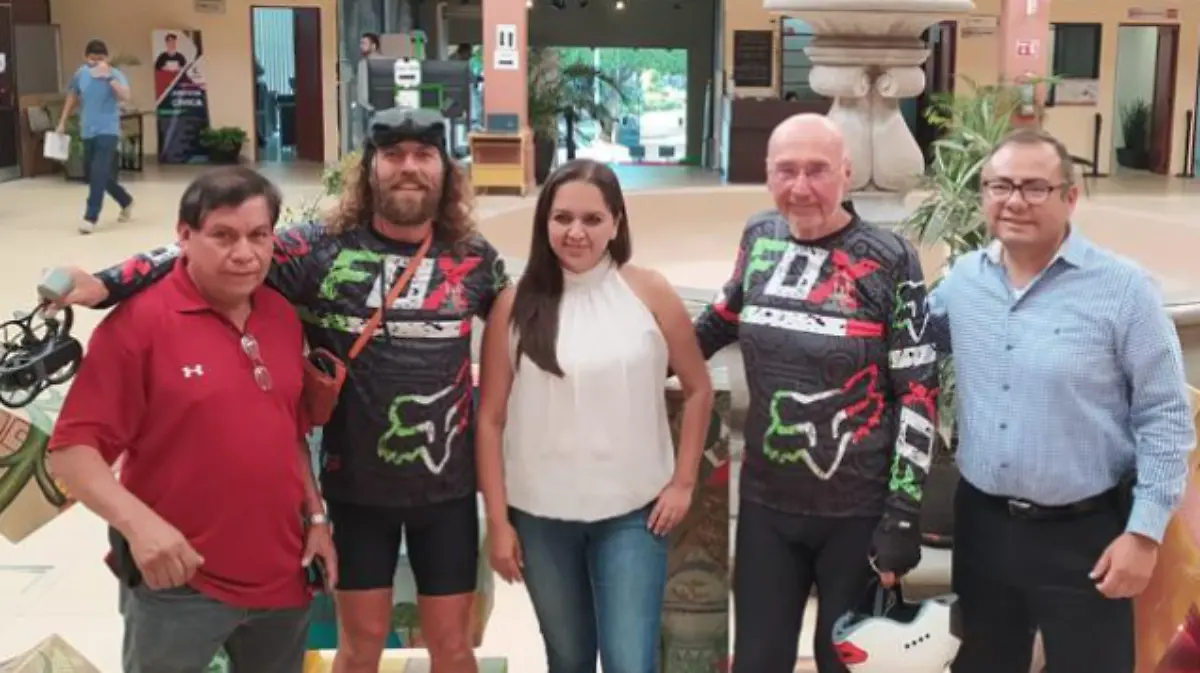 ciclistas-alaska-panama-1