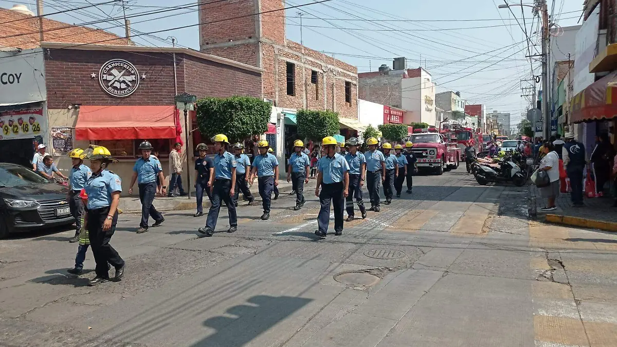 desfile-bomberos-corta-1