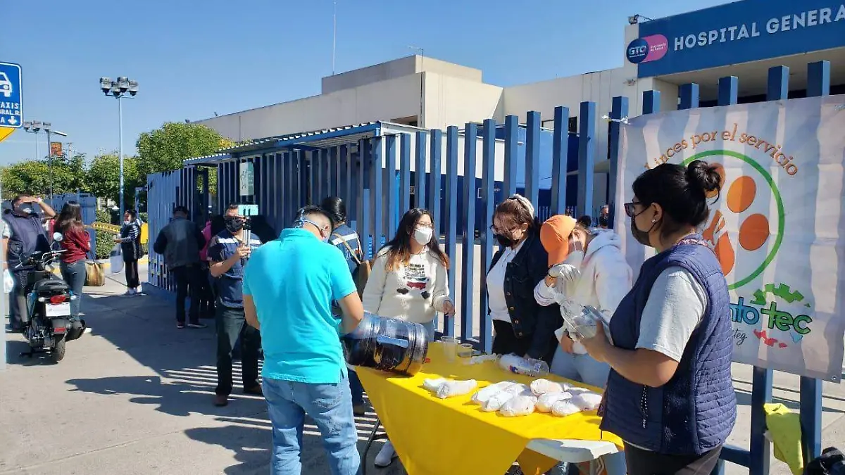 ofrecen comida alumnos TEC (1)