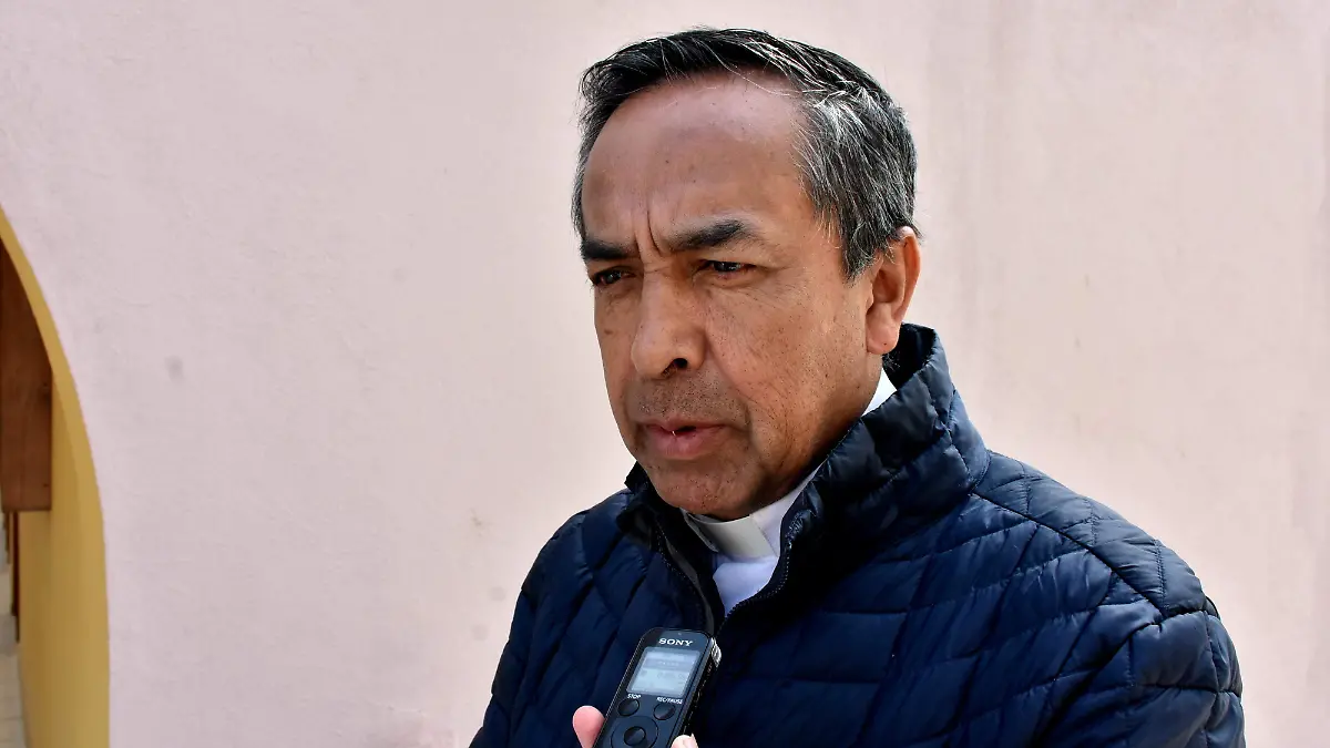 Padre Carlos Sandoval ok