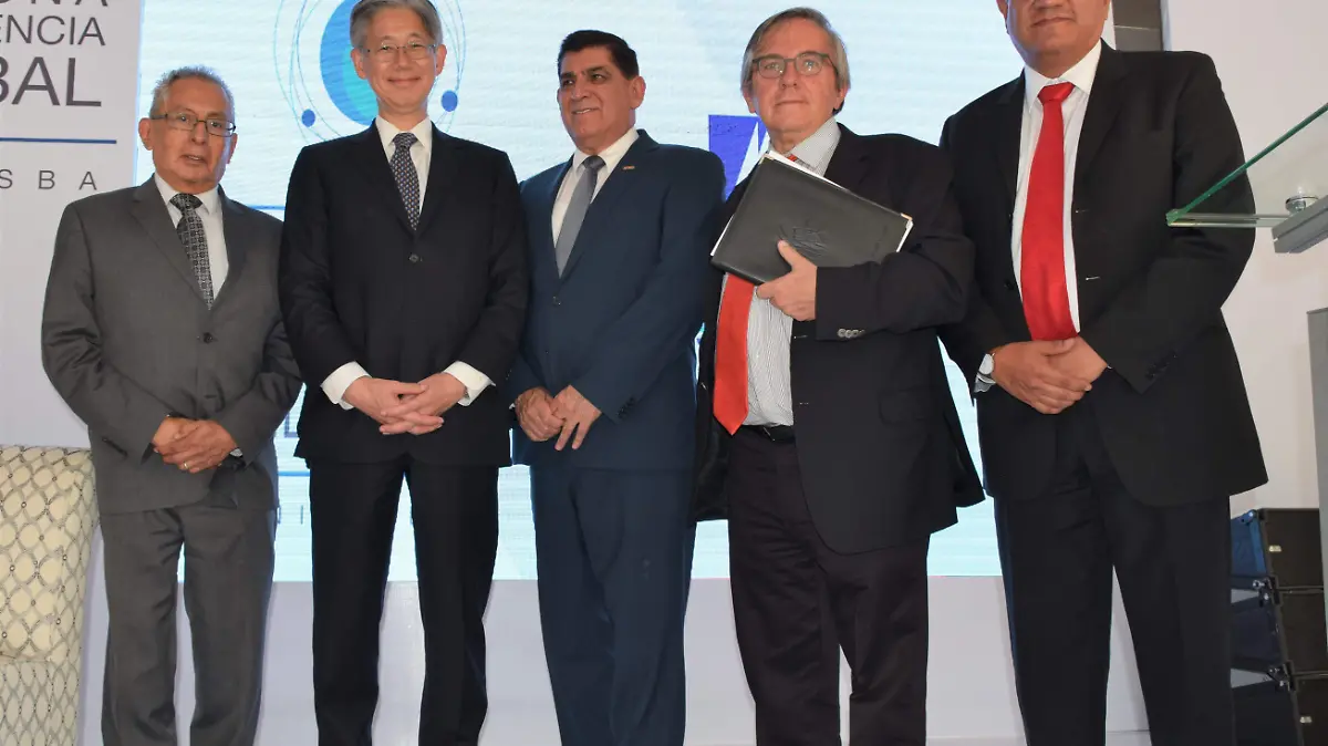 Embajador, Secretario de Innovación y autoridades Unitesba