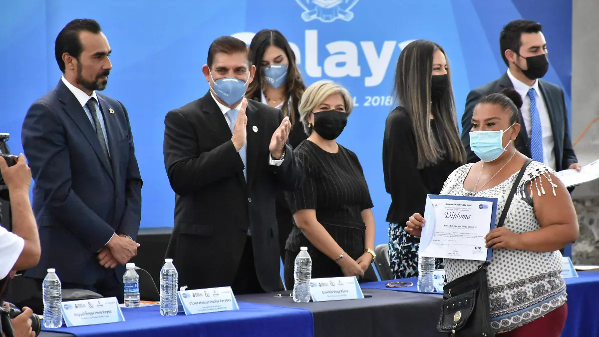 entregan-certificados-primaria