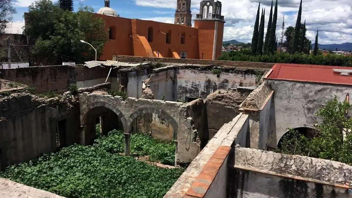 interior del edificio okok