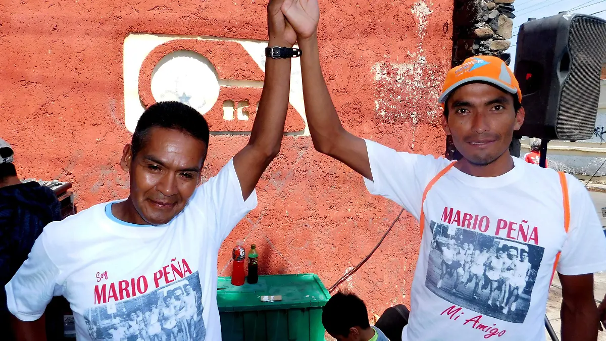 Mario Peña festejando al ganador de la Libre okok