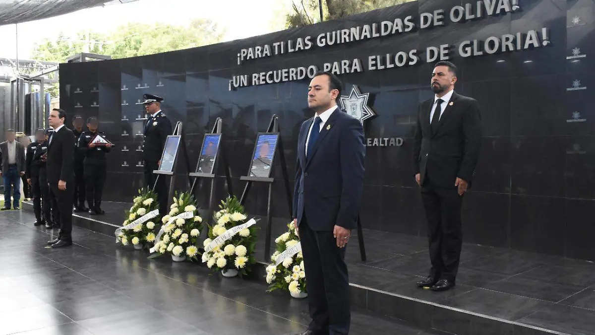 Rinden homenaje póstumo a policías caídos en Jerécuaro (5)