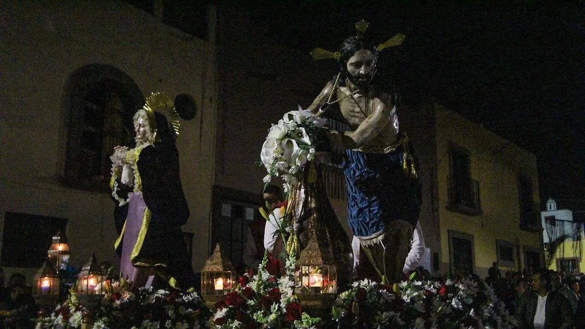 señor de la columna 3