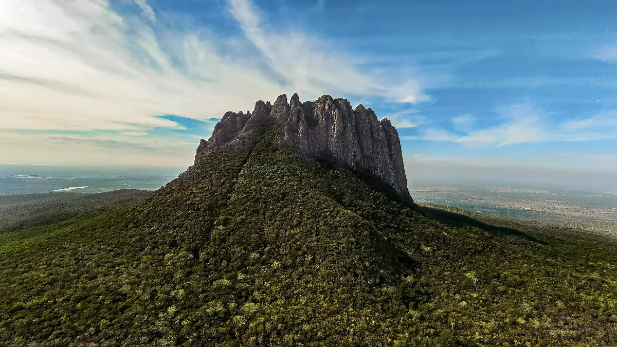 El cerro del Bernal es la formación rocosa considerada emblema del estado. Turismo Tamaulipas