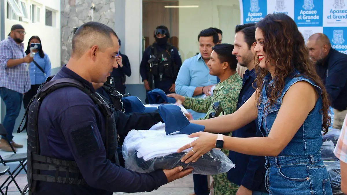  Uniformes Policías de Apaseo el Grande 