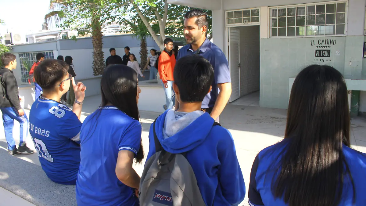 El enfoque no es el plan de estudios sino las personas y su contexto, recalca el profesor. FOTO_ JAVIER AGUILAR _ El Heraldo de Ciudad Juárez (1)