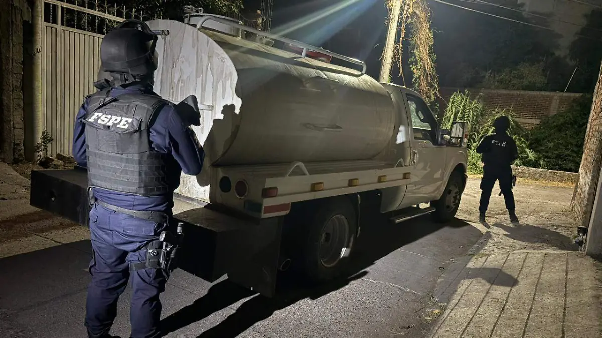 CONFIA da resultados_ Secretaría de Seguridad y Paz asegura pipa robada con 5 mil litros de hidrocarburo (1)