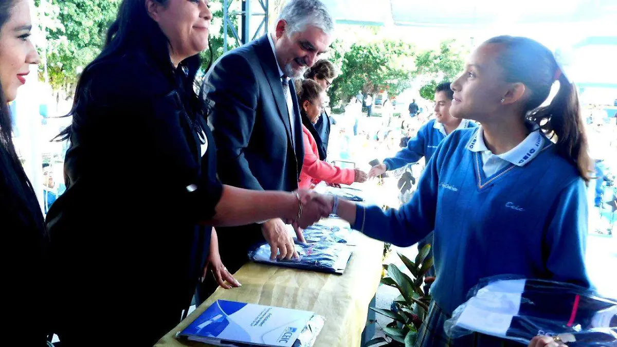 FOTO 6 Egresada de Primaria