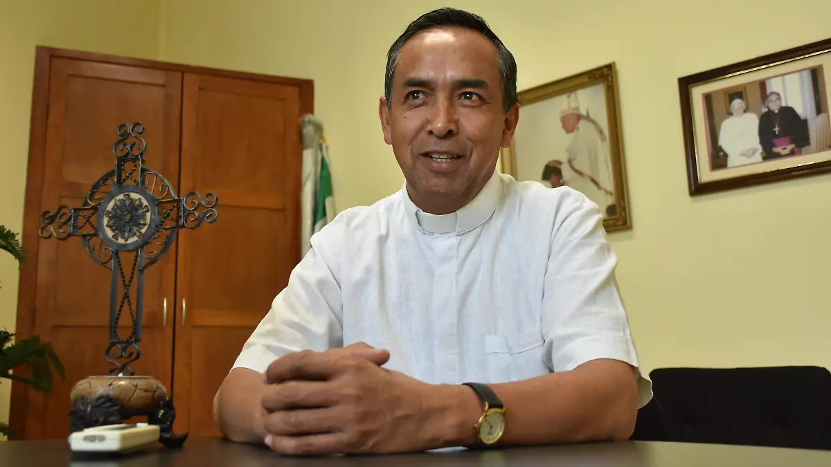 Padre Carlos Sandoval (1)
