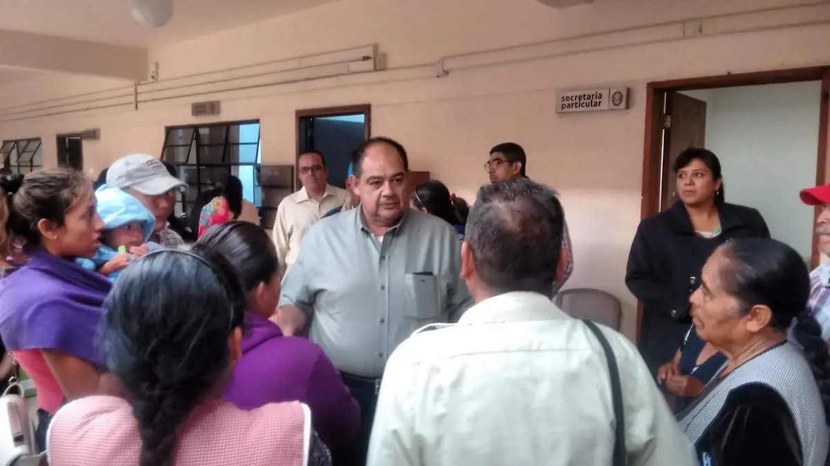 Colonos se reunen con secretario