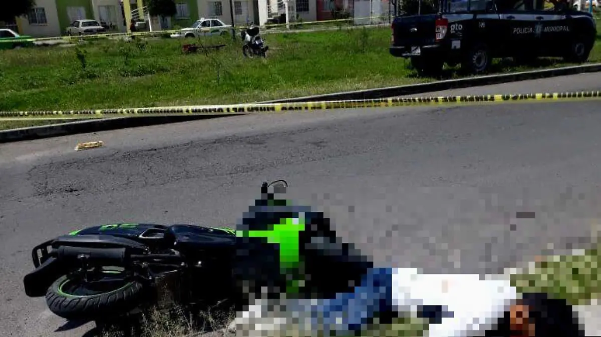 el cuepro quedo en la banqueta pk