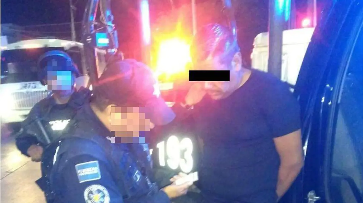 Detienen a funcionario