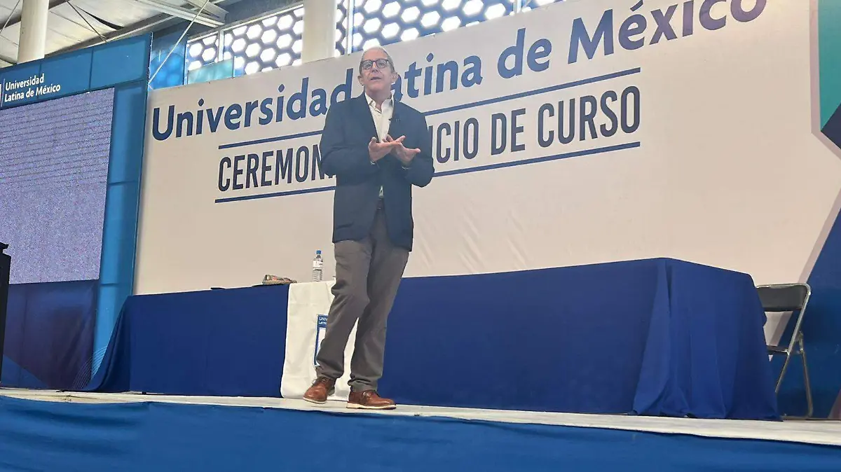 En su conferencia para los estudiantes de la ULM sobre la importancia de el Liderazgo Universitario