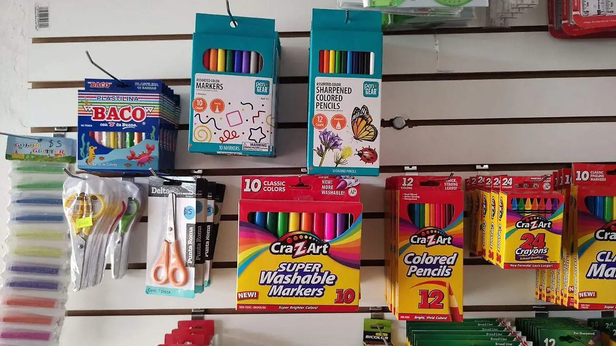 Colores, tijeras, plumones. Son algunos de los artículos que se requieren