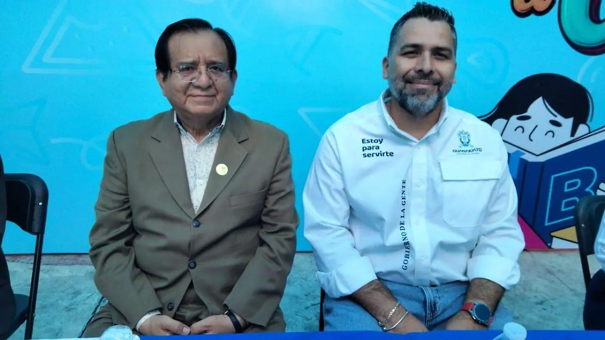 ALCALDE Y SECRETARIO