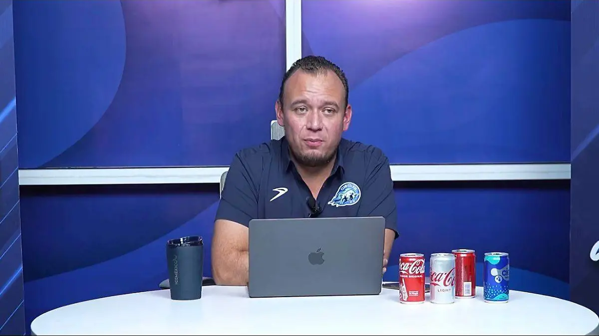 Christian Ríos, presidente de Club Celaya dando informe financiero correspondiente