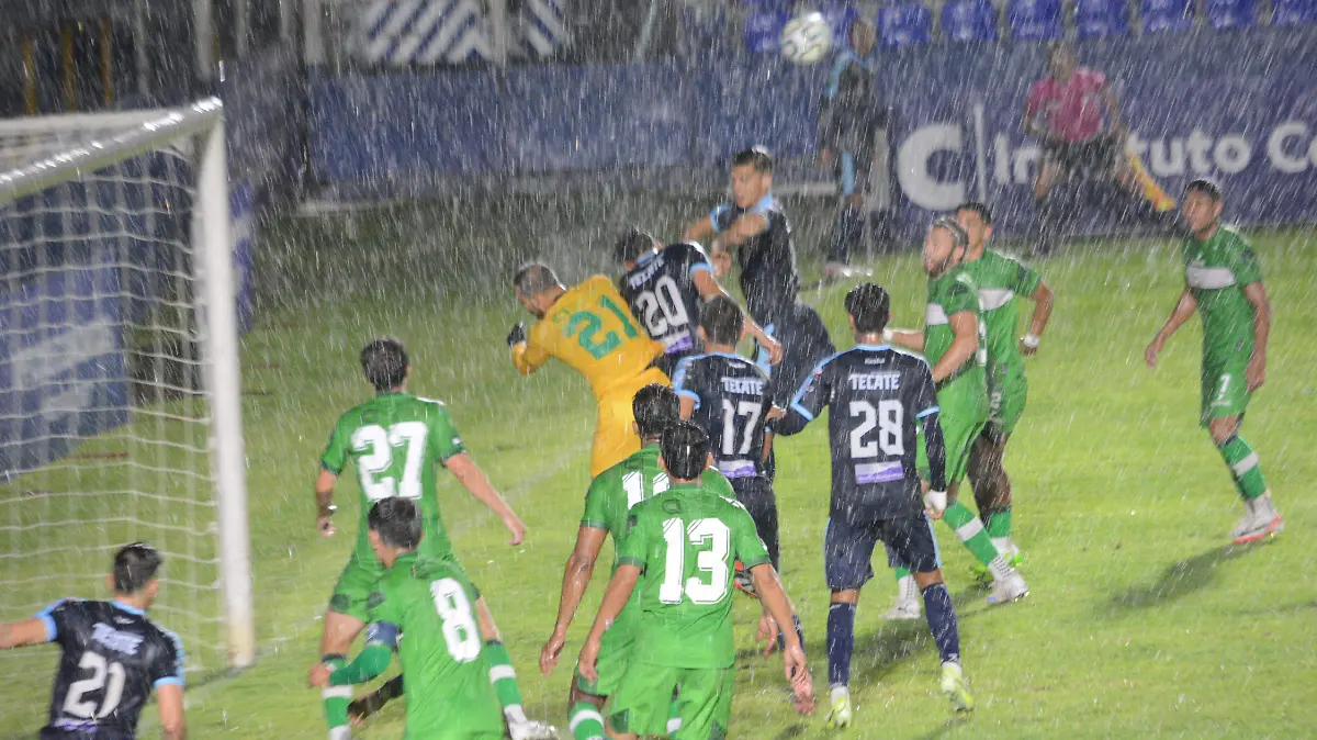 Llueve durante partido de Lobos ULM