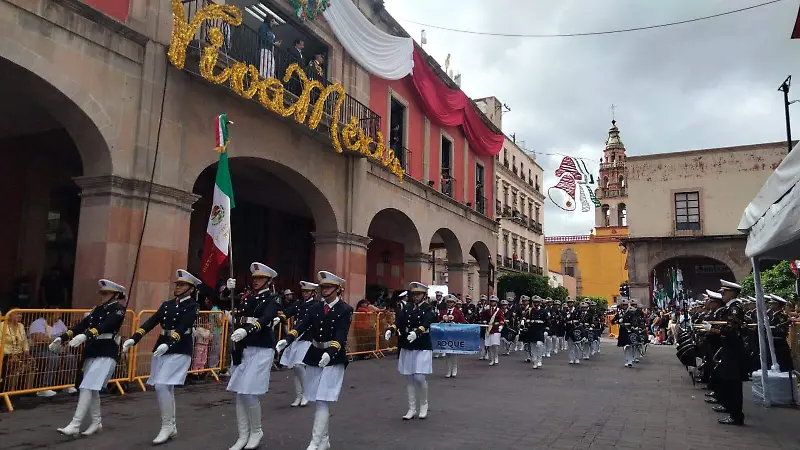 Casi 4 mil personas participaron en el desfile